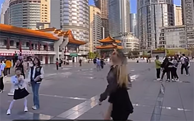 Lagi Tren di China! Wanita Muda Ramai-ramai Berfoto Hamil Palsu